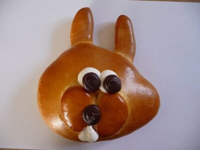 Osterhase aus Briocheteig Fr und Sa 03 u 4.4